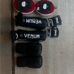 Black Boxing Gloves Set